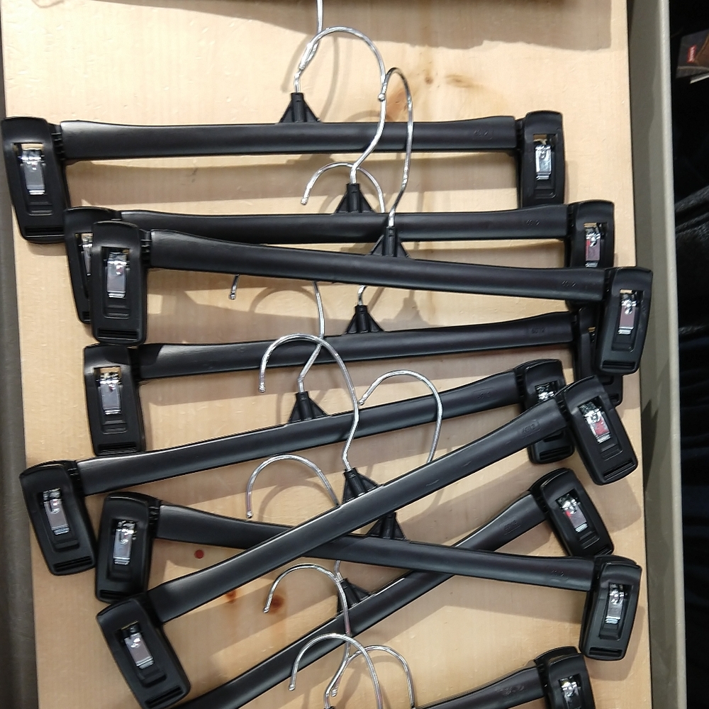 10 Plastic pant hangers